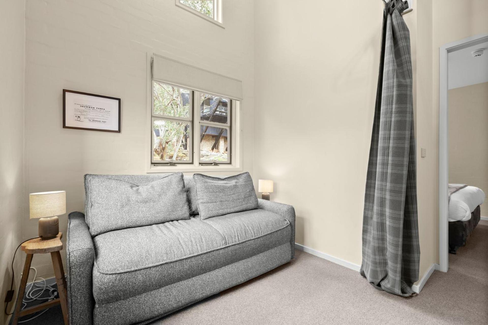 Village Green 2 Bedroom Loft Townhouse With Views Fireplace And Garage Parking Thredbo Exterior photo